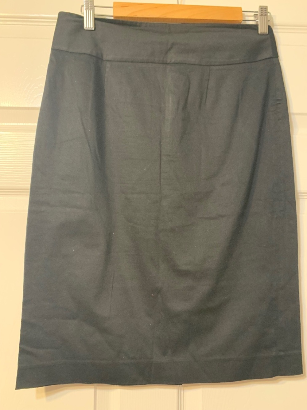 Black skirt (Grace Elements) size 6, 97 percent cotton, 3 percent spandex, machi